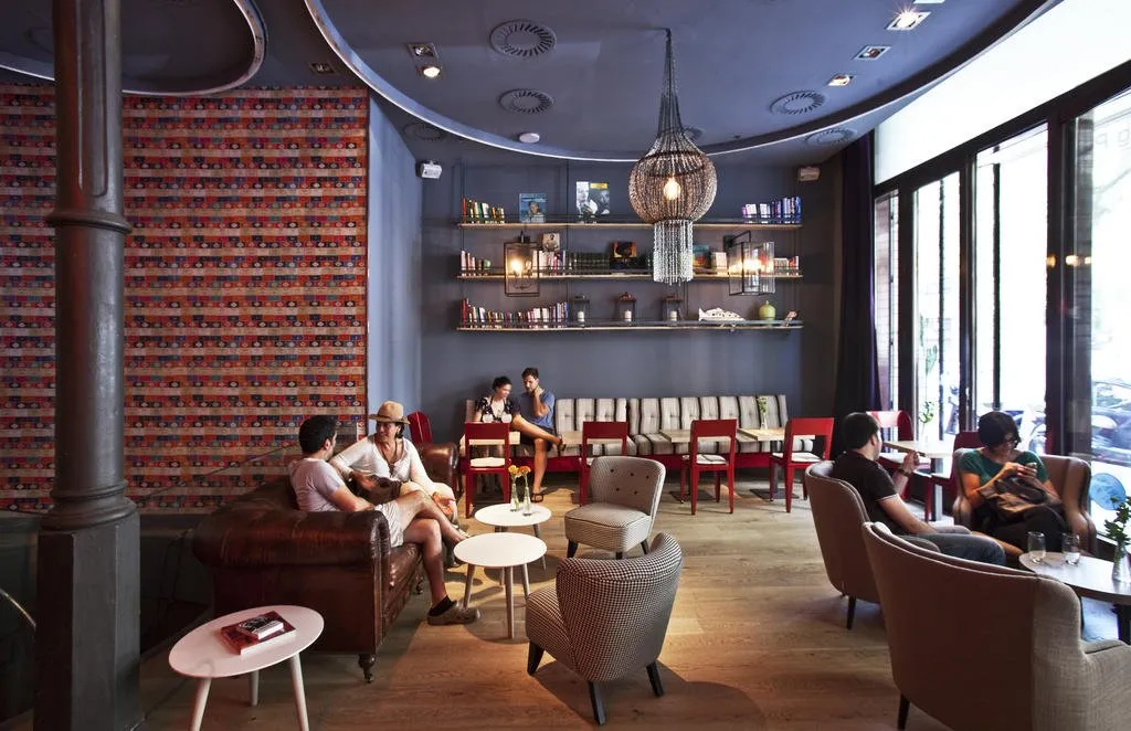 reforma del hall del hotel chic amb basic Born